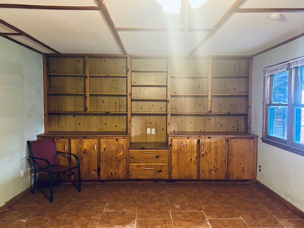 Image 10 of property listing at 2010 Conchita St, San Angelo, TX 76901