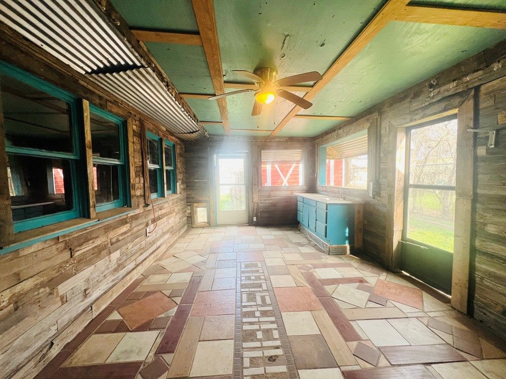 Image 13 of property listing at 2010 Conchita St, San Angelo, TX 76901