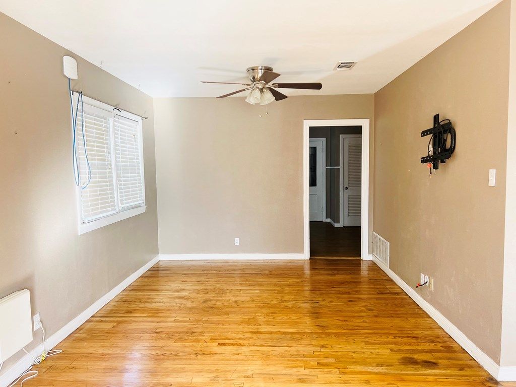 Image 3 of property listing at 2010 Conchita St, San Angelo, TX 76901