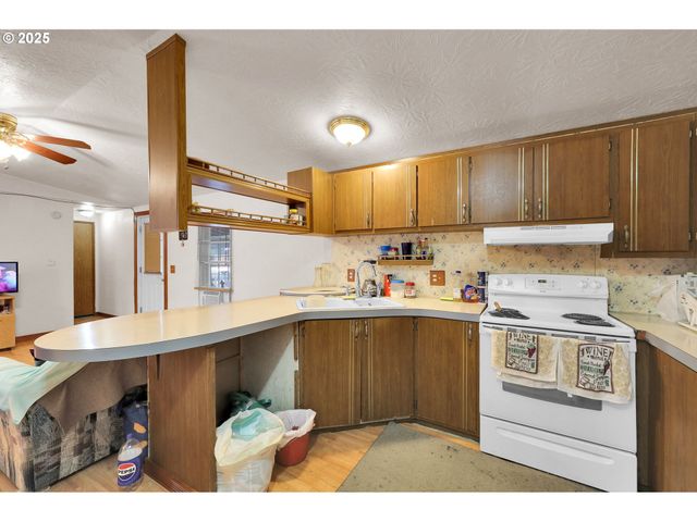 91052 S WILLAMETTE St 12, Coburg, OR 97408