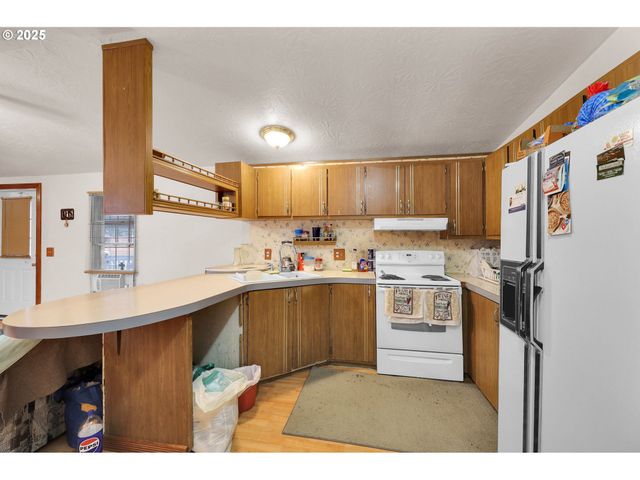 91052 S WILLAMETTE St 12, Coburg, OR 97408