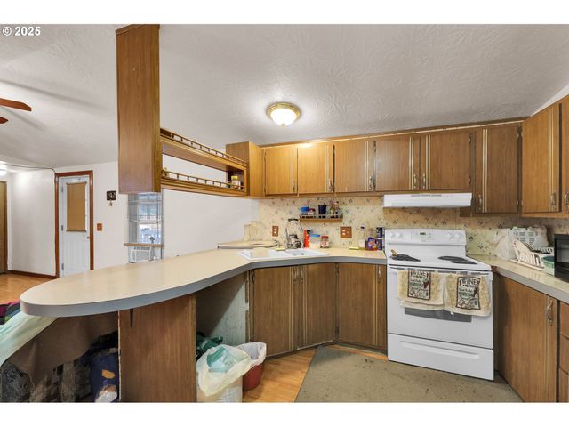 91052 S WILLAMETTE St 12, Coburg, OR 97408