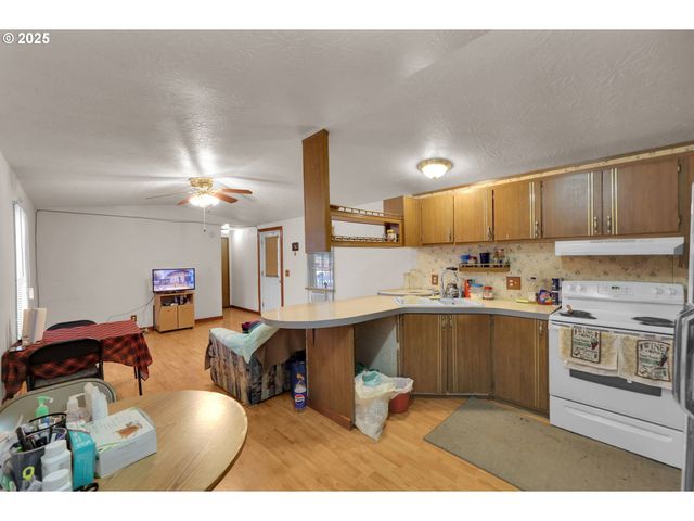 91052 S WILLAMETTE St 12, Coburg, OR 97408