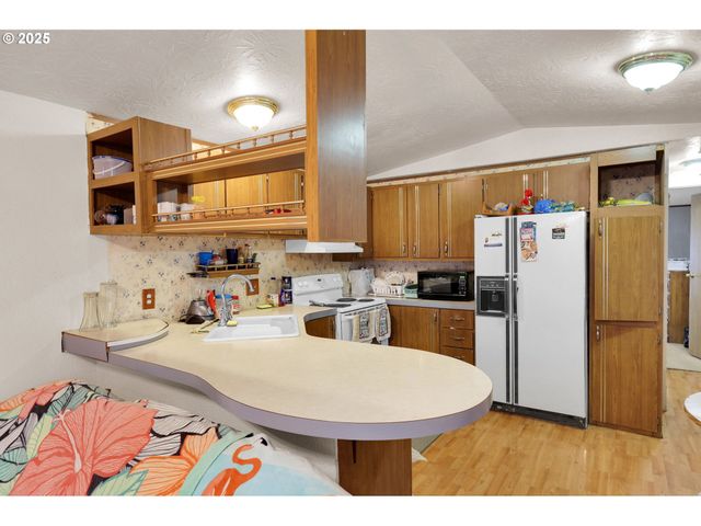 91052 S WILLAMETTE St 12, Coburg, OR 97408