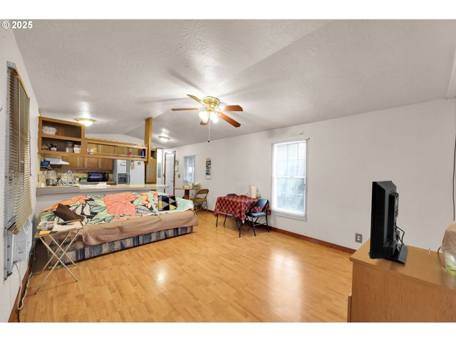 91052 S WILLAMETTE St 12, Coburg, OR 97408