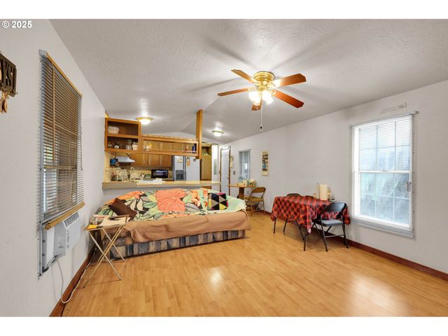 91052 S WILLAMETTE St 12, Coburg, OR 97408