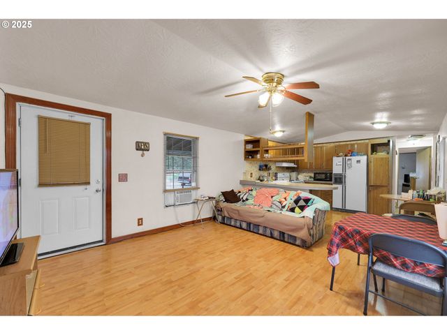 91052 S WILLAMETTE St 12, Coburg, OR 97408