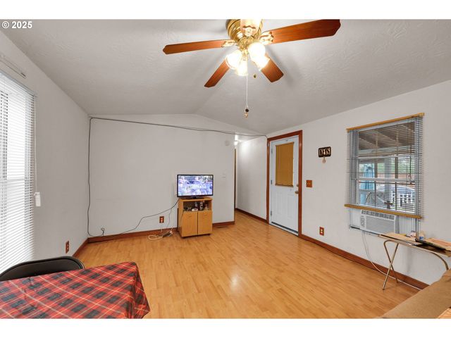 91052 S WILLAMETTE St 12, Coburg, OR 97408