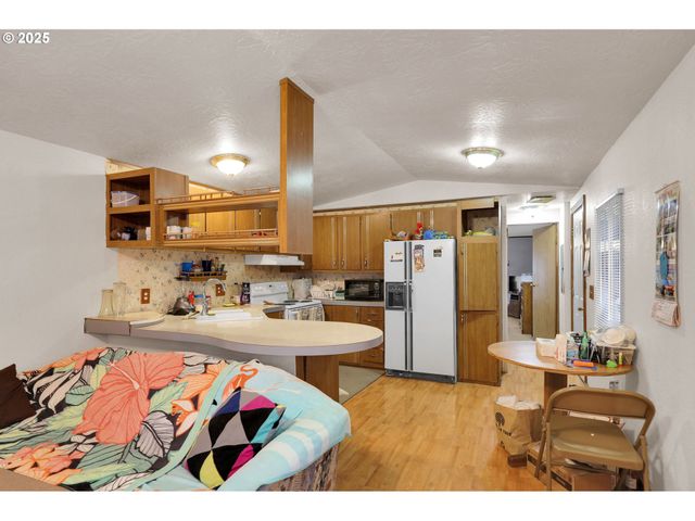 91052 S WILLAMETTE St 12, Coburg, OR 97408