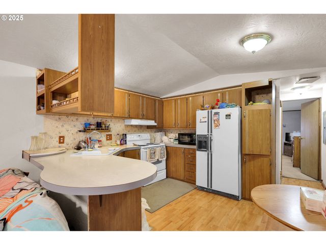 91052 S WILLAMETTE St 12, Coburg, OR 97408