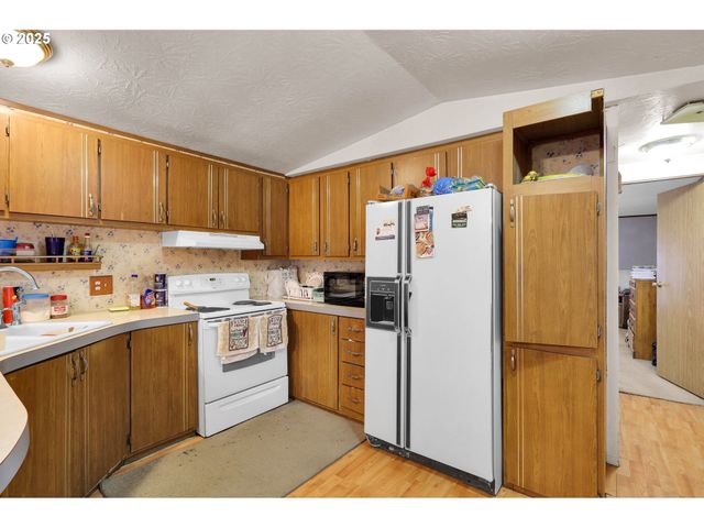 91052 S WILLAMETTE St 12, Coburg, OR 97408