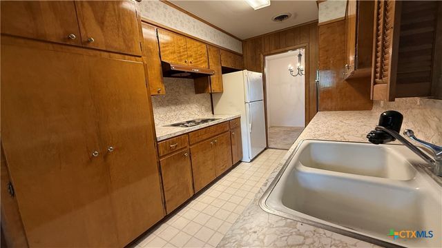 203 Longfellow Lane, Victoria, TX 77904