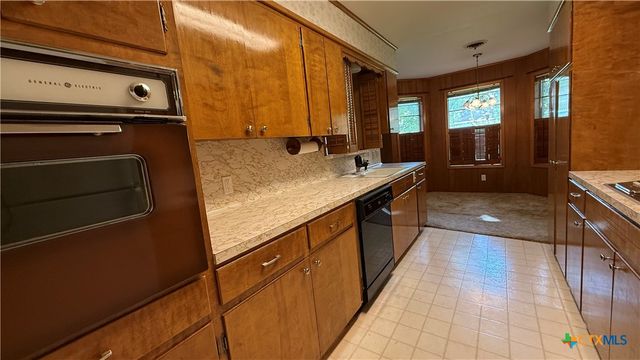 203 Longfellow Lane, Victoria, TX 77904