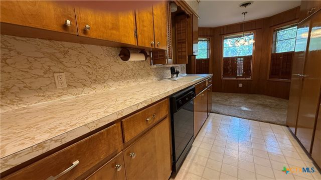 203 Longfellow Lane, Victoria, TX 77904