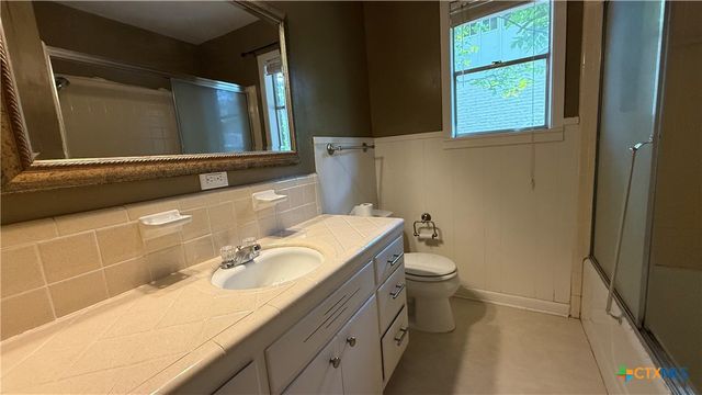 203 Longfellow Lane, Victoria, TX 77904