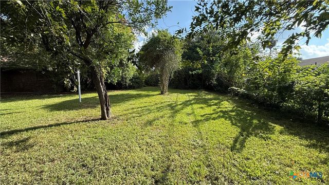 203 Longfellow Lane, Victoria, TX 77904