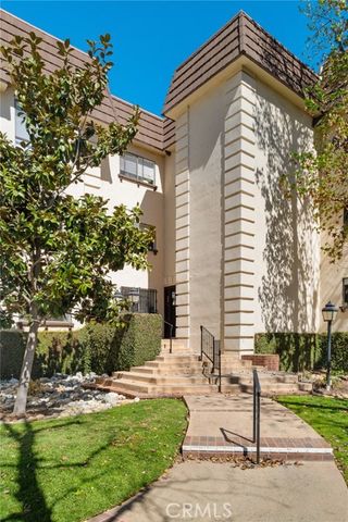 534 S Oak Knoll Ave 103, Pasadena, CA 91101