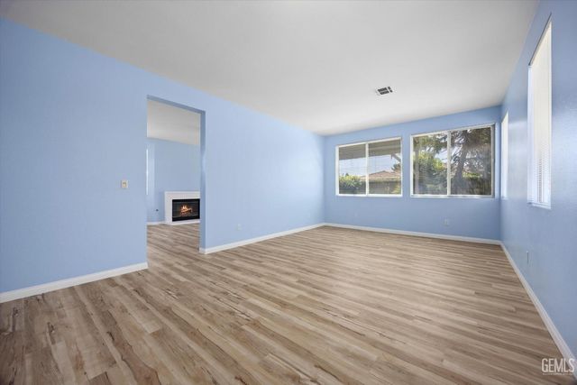 9503 Ravenwood Drive, Bakersfield, CA 93312