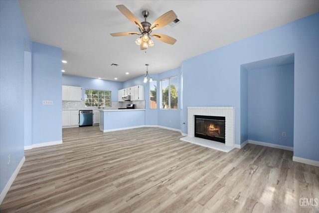 9503 Ravenwood Drive, Bakersfield, CA 93312