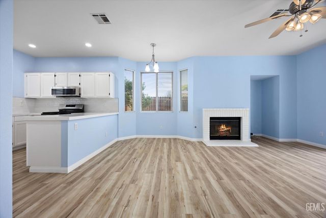 9503 Ravenwood Drive, Bakersfield, CA 93312