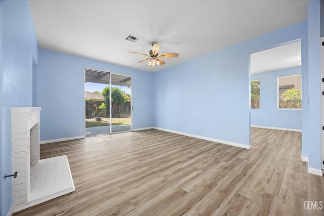 9503 Ravenwood Drive, Bakersfield, CA 93312