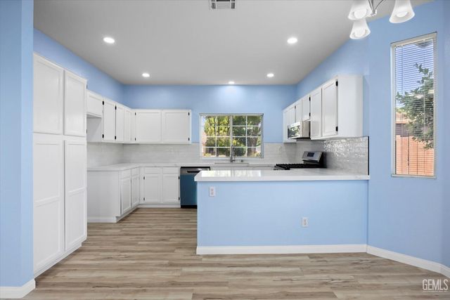 9503 Ravenwood Drive, Bakersfield, CA 93312