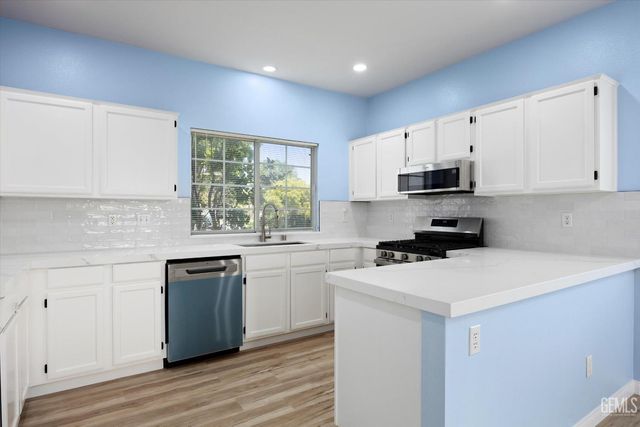 9503 Ravenwood Drive, Bakersfield, CA 93312