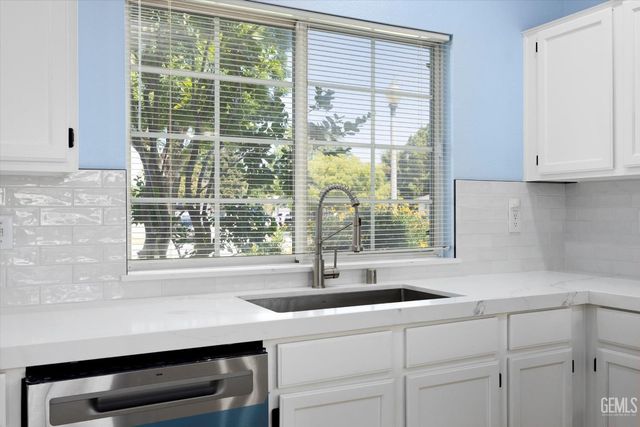 9503 Ravenwood Drive, Bakersfield, CA 93312