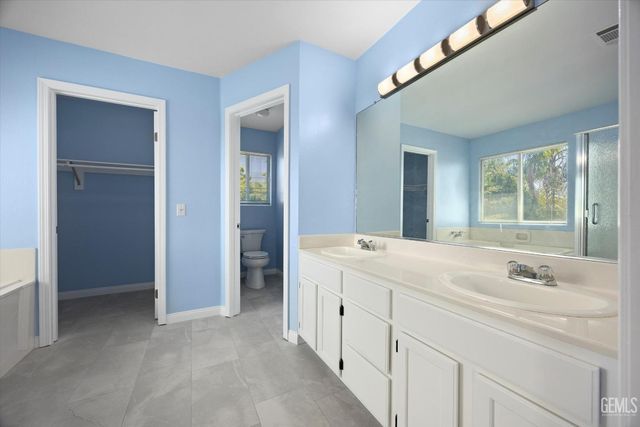 9503 Ravenwood Drive, Bakersfield, CA 93312