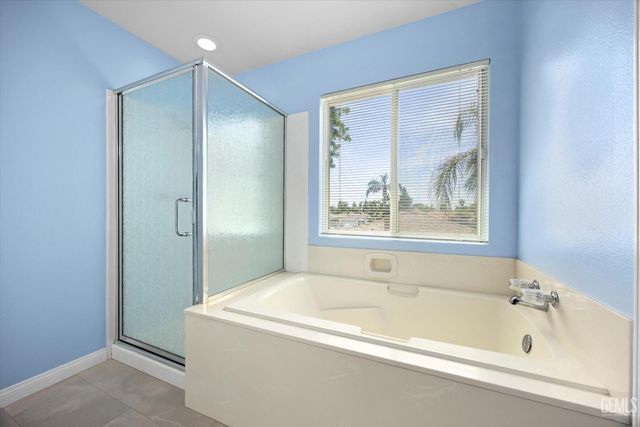 9503 Ravenwood Drive, Bakersfield, CA 93312