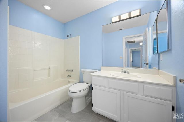 9503 Ravenwood Drive, Bakersfield, CA 93312