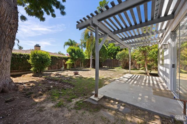 9503 Ravenwood Drive, Bakersfield, CA 93312