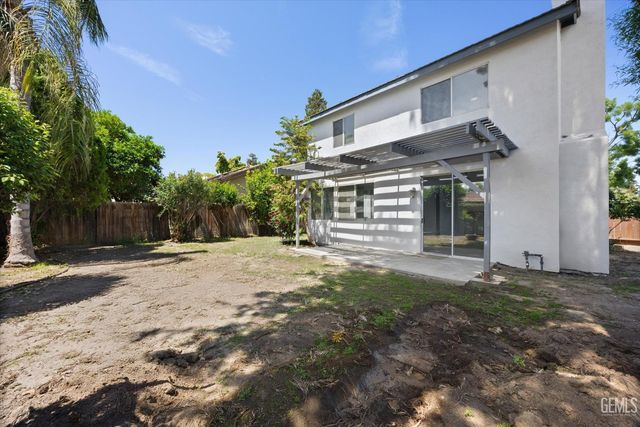 9503 Ravenwood Drive, Bakersfield, CA 93312