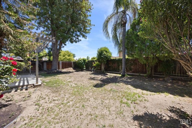 9503 Ravenwood Drive, Bakersfield, CA 93312