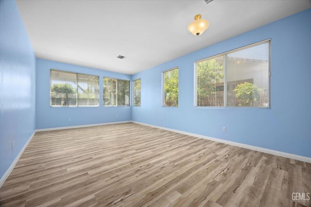 9503 Ravenwood Drive, Bakersfield, CA 93312