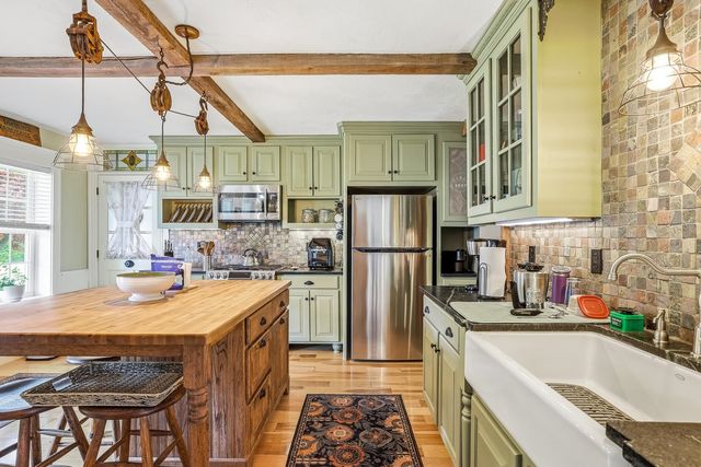 1 Old Manchester Road, Raymond, NH 03077