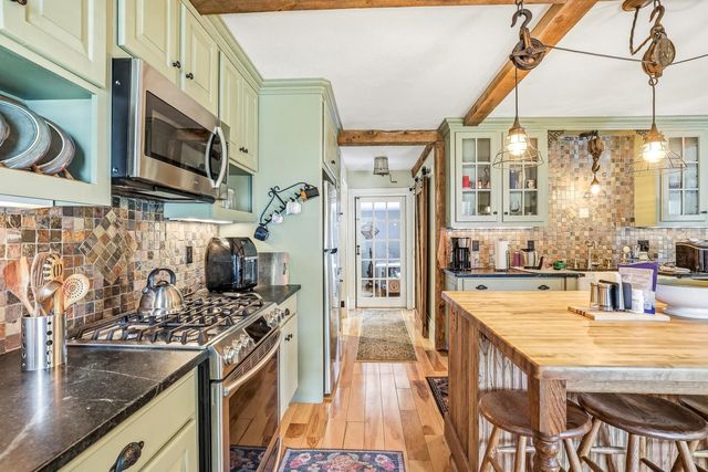 1 Old Manchester Road, Raymond, NH 03077