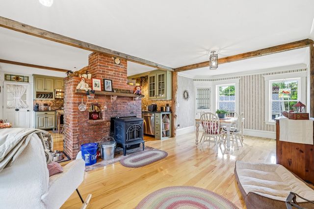 1 Old Manchester Road, Raymond, NH 03077