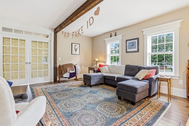 1 Old Manchester Road, Raymond, NH 03077