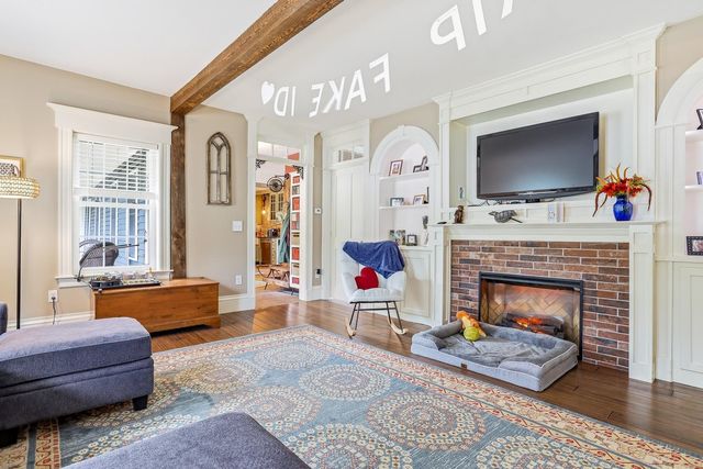 1 Old Manchester Road, Raymond, NH 03077