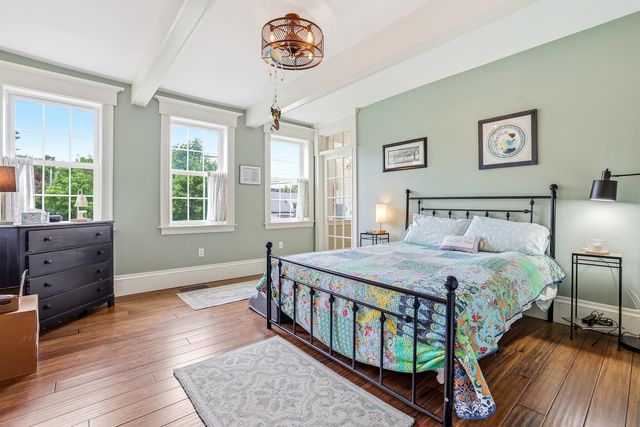 1 Old Manchester Road, Raymond, NH 03077