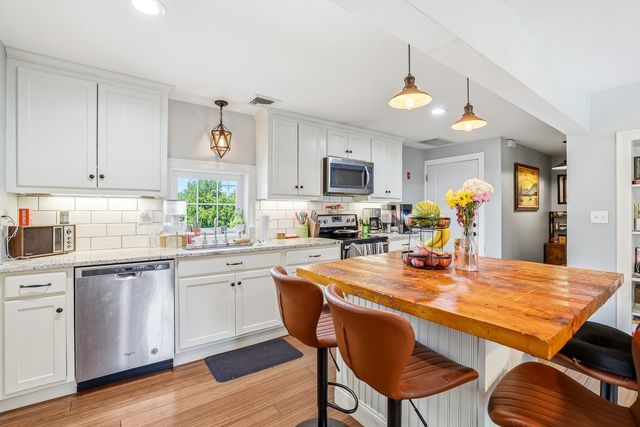 1 Old Manchester Road, Raymond, NH 03077