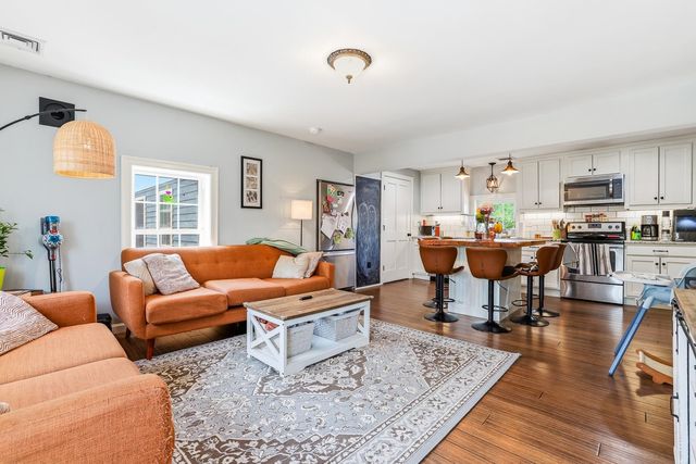 1 Old Manchester Road, Raymond, NH 03077