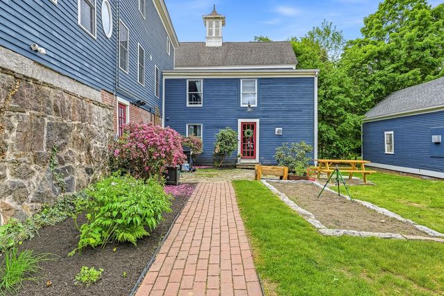 1 Old Manchester Road, Raymond, NH 03077