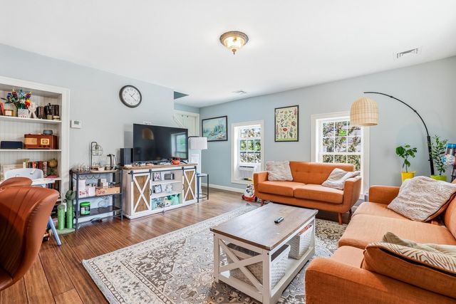 1 Old Manchester Road, Raymond, NH 03077