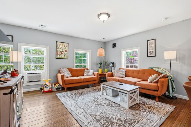 1 Old Manchester Road, Raymond, NH 03077