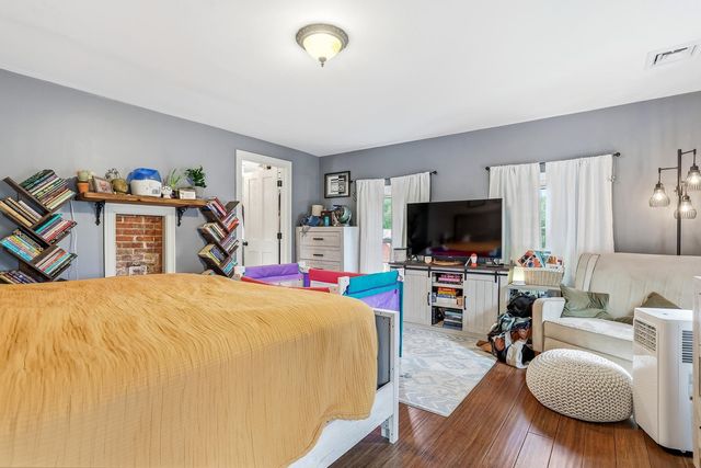 1 Old Manchester Road, Raymond, NH 03077