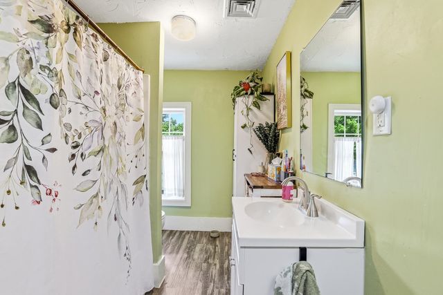 1 Old Manchester Road, Raymond, NH 03077