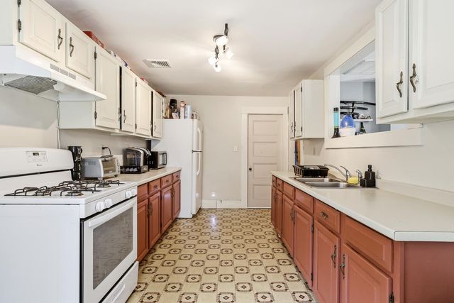 1 Old Manchester Road, Raymond, NH 03077