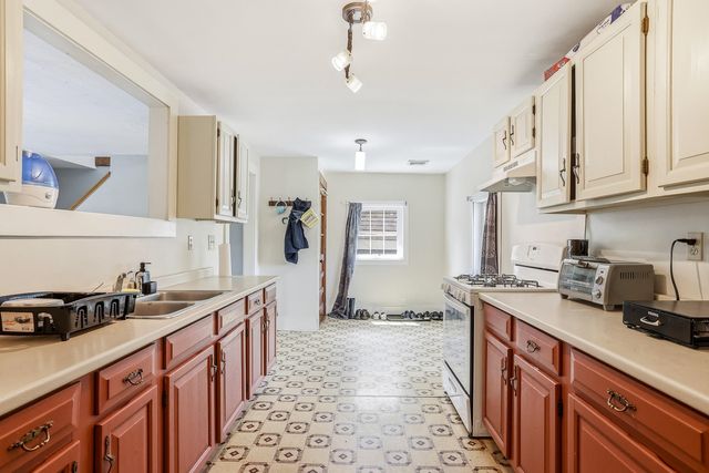 1 Old Manchester Road, Raymond, NH 03077